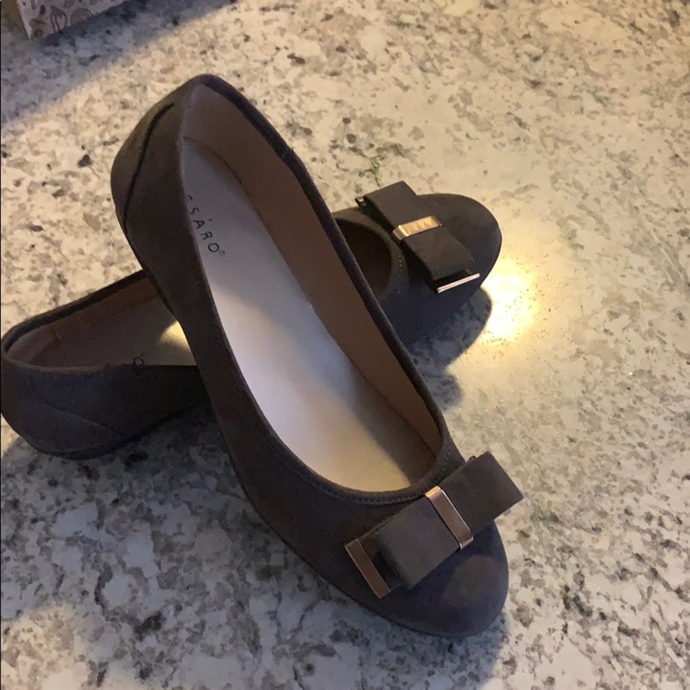 Flat dress shoes
